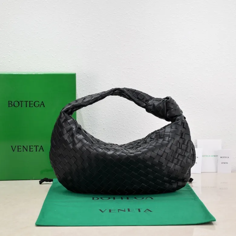 Batch 1860 large Jodie handbag, new arrival in early spring#, cool style, retro style, full of vitality, free and easy, distinctive personality brings multi-layered charm to daily wardrobe~ 🔝The soft and flowing fabric conveys a soft touch# A relaxed and comfortable feeling is newly interpreted in the silhouette· Croissant woven sheepskin Size: width 40 height 48 thickness 16 [6698#]
